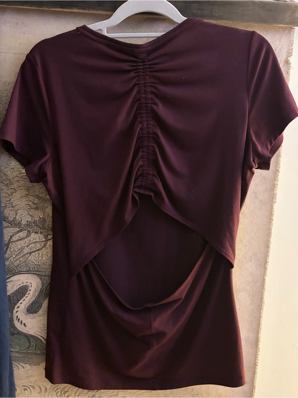 * Athleta Cinch Open Back Short Sleeve Crew Tee in Burgundy SZ Medium *